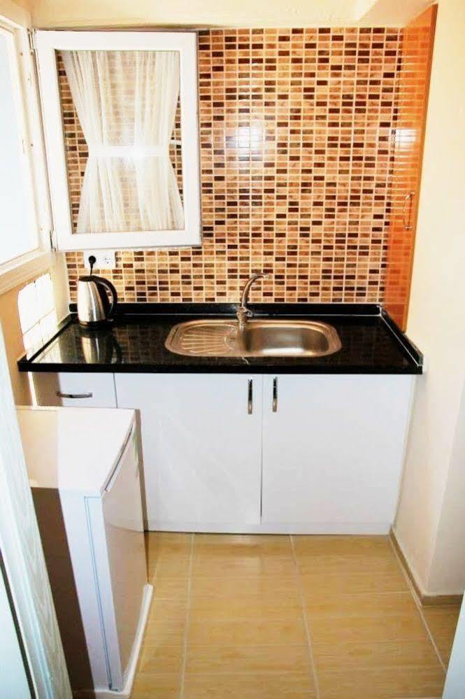 Mavi Butik Apart Чесме Екстериор снимка